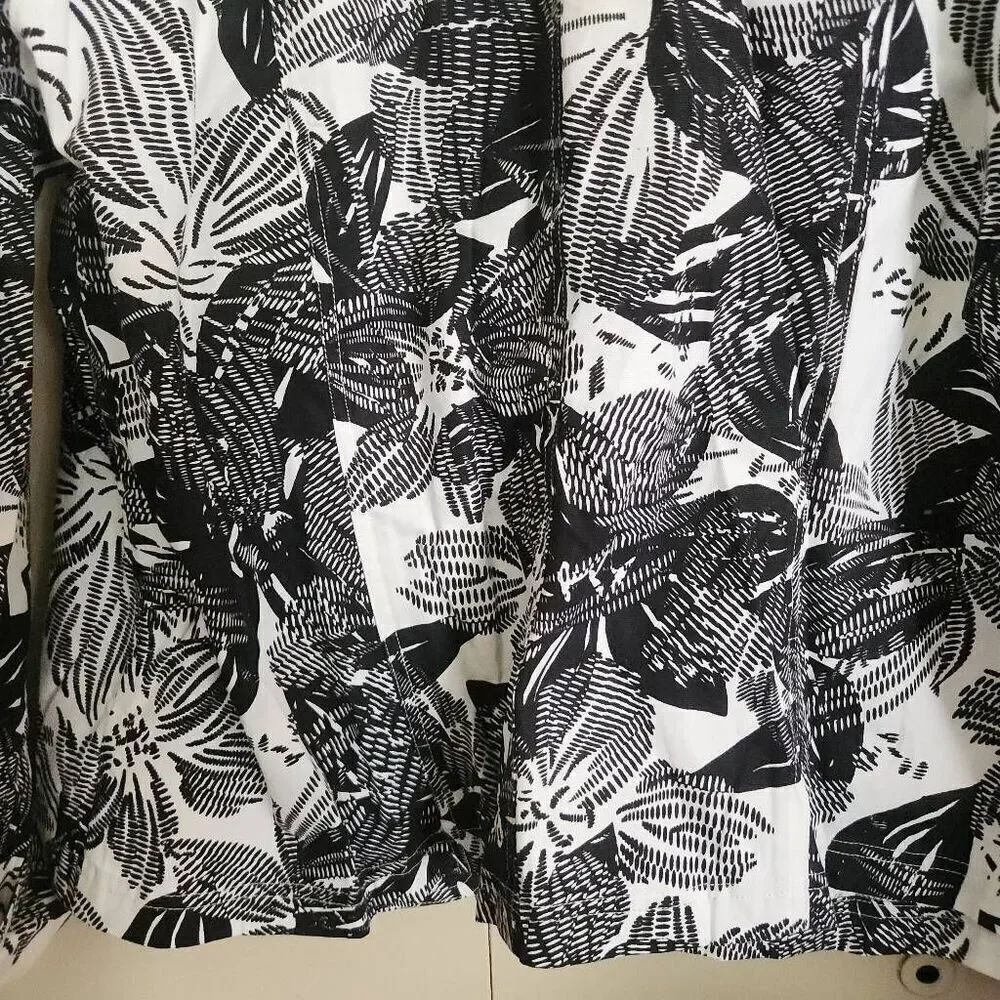 J5  Coldwater Creek Black and white floral jacket - Picture 10 of 15